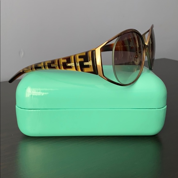 Fendi Accessories - FENDI Sunglasses 😎
